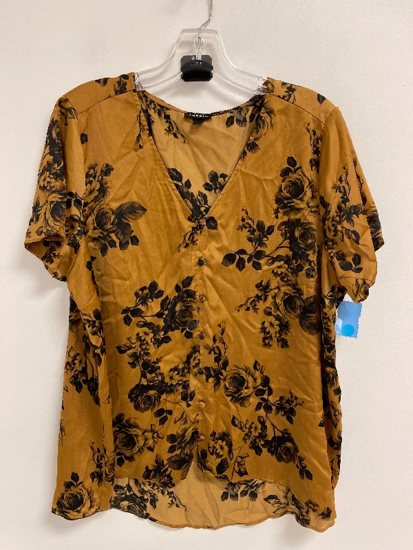 Top Short Sleeve By Torrid In Gold, Size: 1x